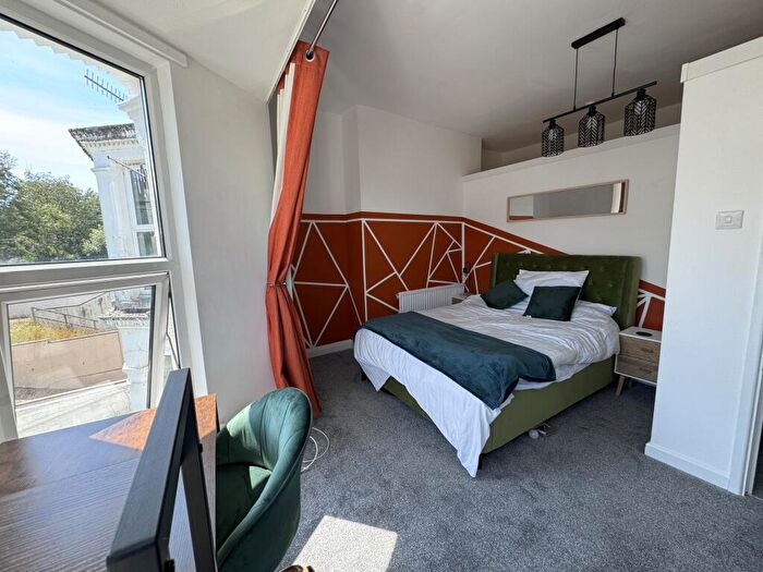 2 Bedroom Apartment To Rent In Alexandra Road Flat, PL4