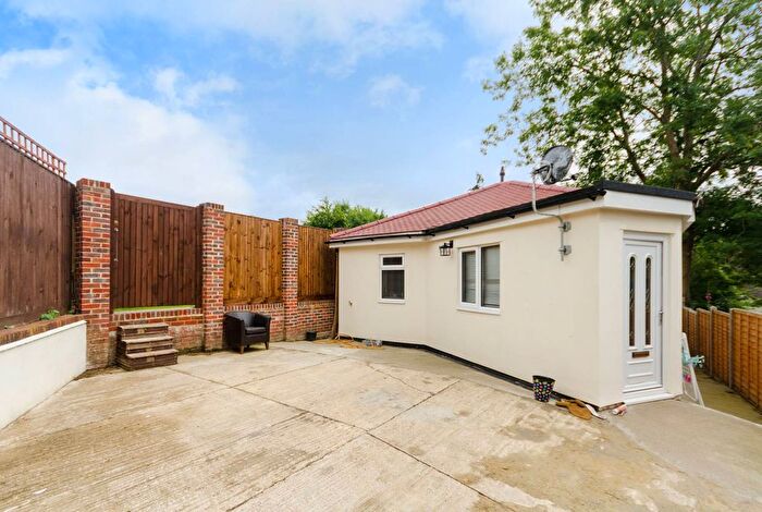 1 Bedroom Bungalow To Rent In Star Lane, Coulsdon, CR5