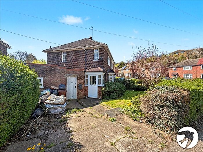 2 Bedroom Semi Detached House For Sale In Crest Road, Rochester, Kent, ME1