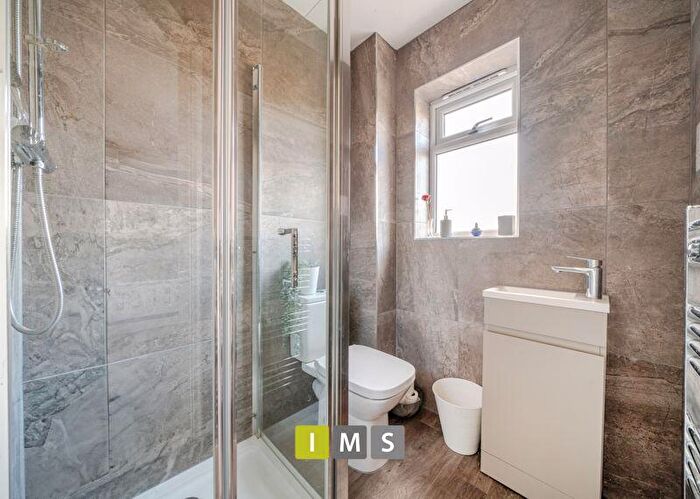 5 Bedroom Detached House For Sale In Merlin Way, Bicester, OX26