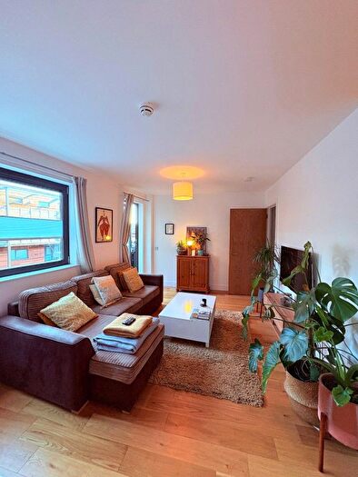 1 Bedroom Flat To Rent In Spencer Way, London, E1