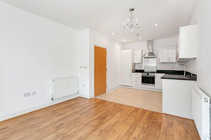 1 Bedroom Flat To Rent In Makepeace Court, Blagrove Road, Teddington, TW11