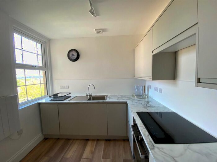 2 Bedroom Flat To Rent In Milestone Road, London, SE19