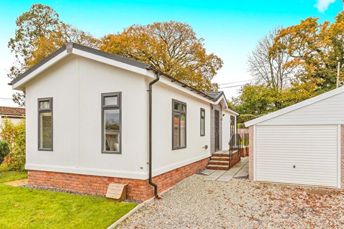 2 Bedroom Mobile/park Home For Sale In New Park, Bovey Tracey, Newton Abbot, TQ13
