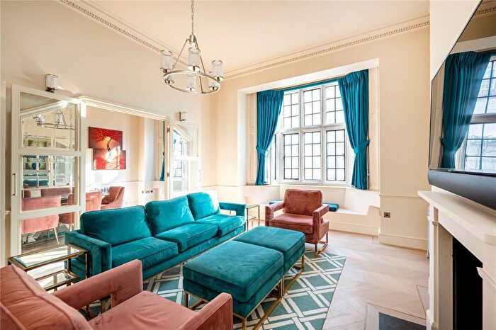 2 Bedroom Flat For Sale In Green Street, Mayfair, London, W1K