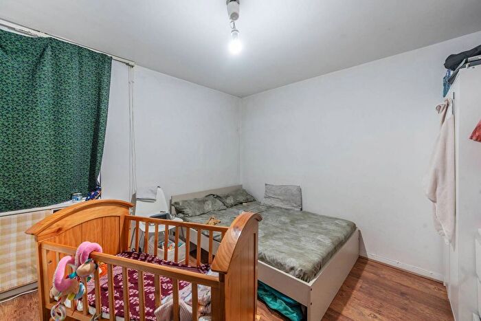 2 Bedroom Flat To Rent In Aran Drive, Stanmore, HA7