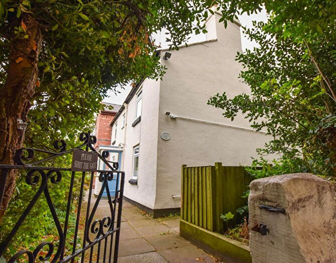 3 Bedroom Semi-Detached House For Sale In Church Square, Bromborough, CH62