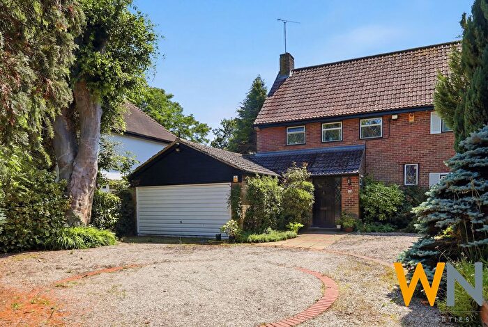 4 Bedroom Detached House For Sale In Rayleigh Road, Brentwood, CM13