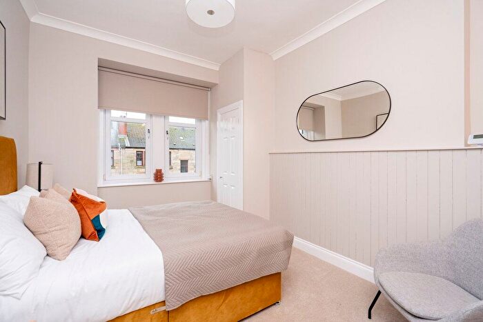 2 Bedroom Flat To Rent In Dumbarton Road, Whiteinch, Glasgow, G14
