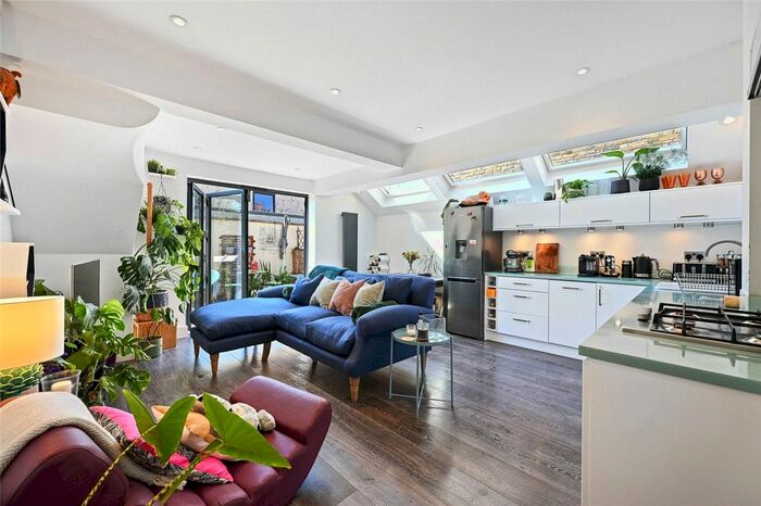 2 Bedroom Flat To Rent In Adelaide Grove, London, W12