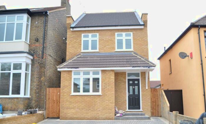 2 Bedroom Flat To Rent In Clydesdale Road Hornchurch Essex, RM11