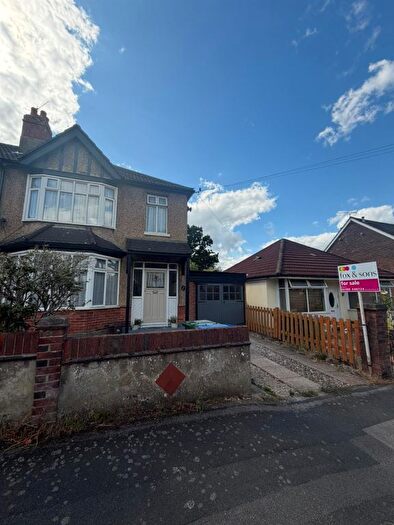3 Bedroom Semi-Detached House For Sale In Woodmill Lane, Southampton, SO18