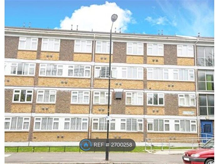 3 Bedroom Flat To Rent In Wick Road, London, E9
