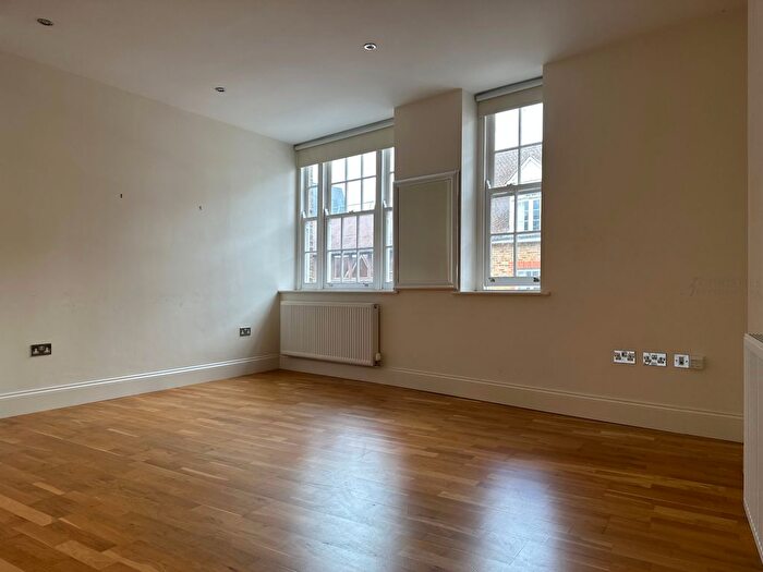 Studio To Rent In High Street, Leatherhead, KT22