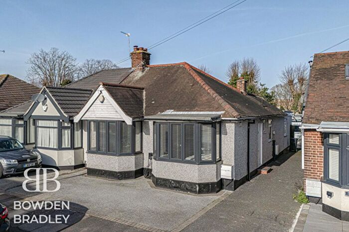 3 Bedroom Semi-Detached Bungalow For Sale In Greenleafe Drive, Barkingside, IG6