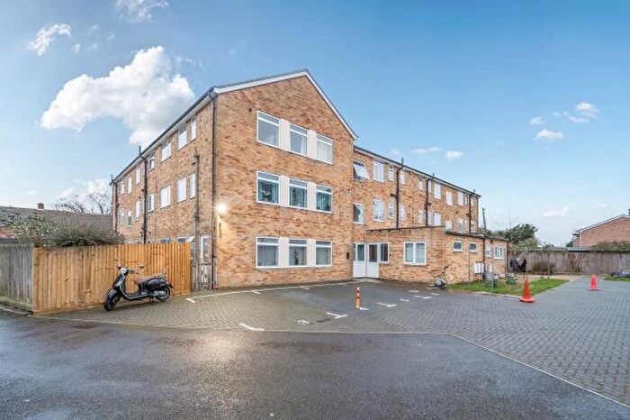 2 Bedroom Apartment For Sale In Spencer Avenue, Yarnton, Kidlington, OX5