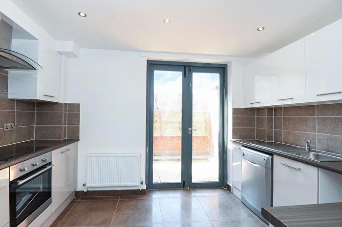 2 Bedroom Apartment To Rent In Market Place, Henley-On-Thames, RG9