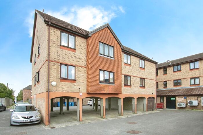 2 Bedroom Flat For Sale In Shillito Road, Parkstone, Poole, Dorset, BH12