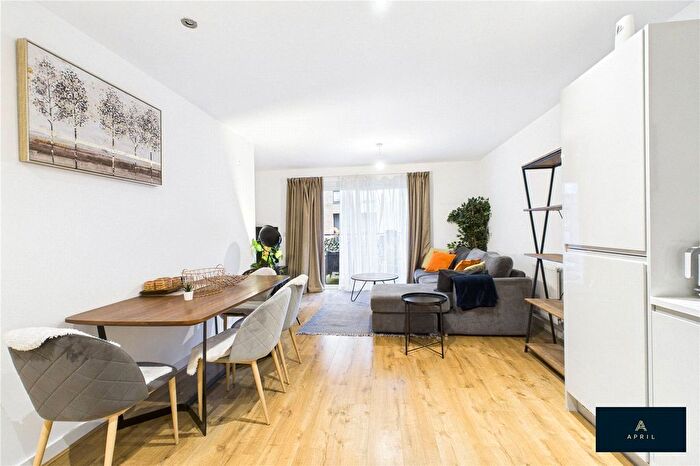 2 Bedroom Flat To Rent In Collendale Road, London, E17