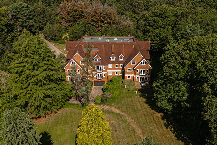 2 Bedroom Apartment For Sale In Lakewood House, Esher, KT10