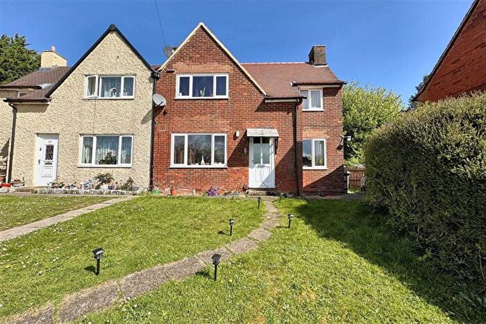 3 Bedroom Semi-Detached House To Rent In Stanmore, SO22