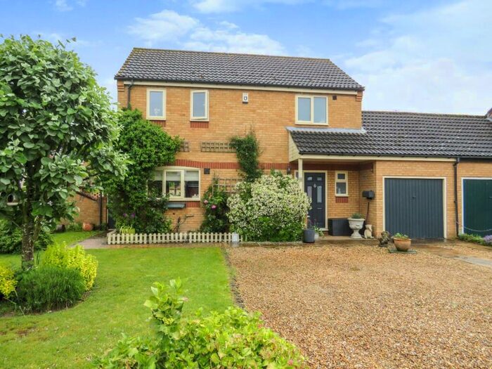 3 Bedroom Link Detached House For Sale In Bracken Rise, Mundford, IP26