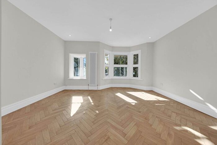 2 Bedroom Flat For Sale In Cromer Road, Leyton, E10