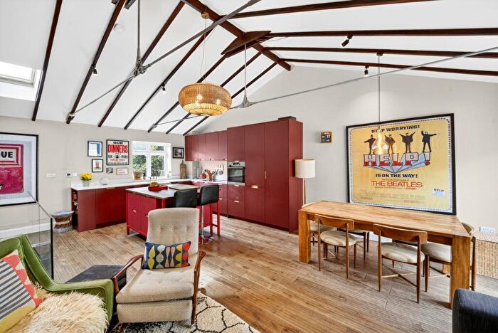 3 Bedroom House For Sale In Bocking Street, Hackney, E8