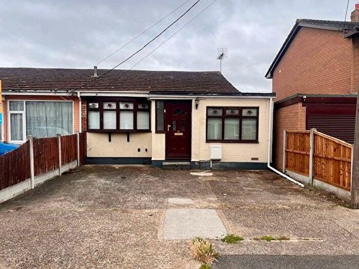 2 Bedroom Bungalow To Rent In Thisselt Road, Canvey Island, SS8