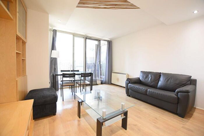1 Bedroom Flat To Rent In The Q Building, Stratford, E15