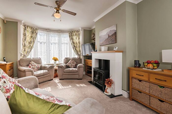 2 Bedroom Semi-Detached House For Sale In Dale Valley Road, Southampton, SO16