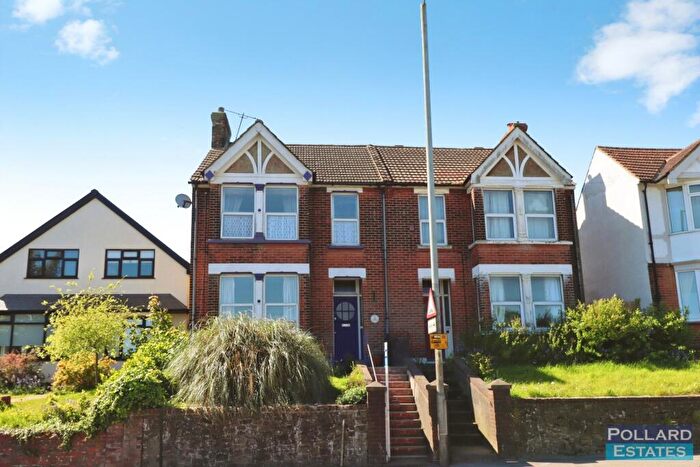 4 Bedroom Semi-Detached House For Sale In London Road, Rainham, ME8