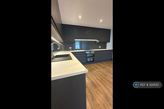 2 Bedroom Flat To Rent In Luton Road, Chatham, ME4