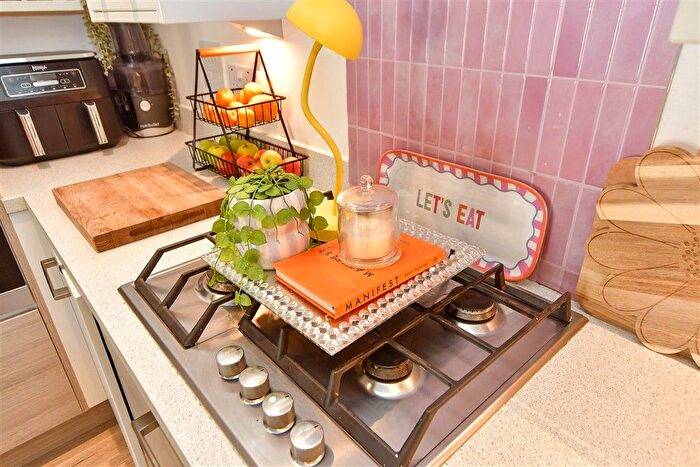 2 Bedroom Flat For Sale In Rapson End, Sittingbourne, Kent, ME10