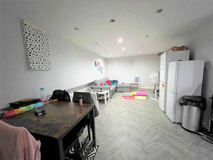 2 Bedroom Flat To Rent In Exeter Gardens, Cranbrook, Ilford, IG1