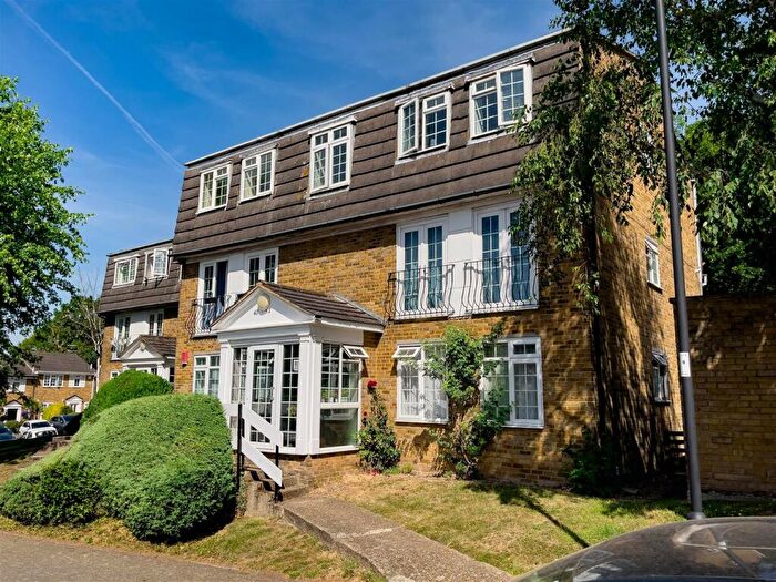1 Bedroom Apartment For Sale In Crofton Way, Enfield, EN2