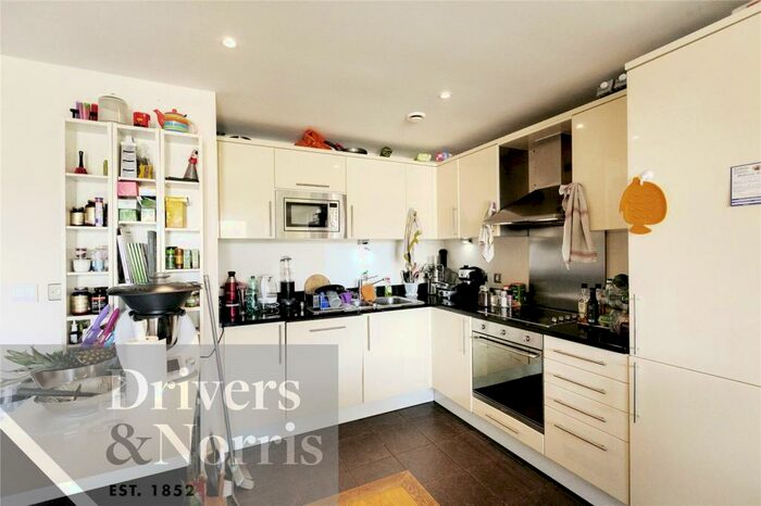 2 Bedroom Apartment To Rent In Drayton Park, Highbury, Islington, London, N5