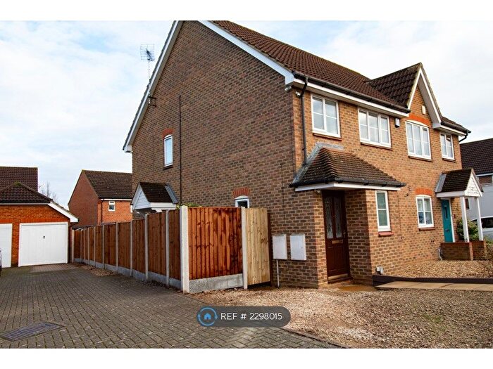 3 Bedroom Semi-Detached House To Rent In East Park Farm Drive, Reading, RG10