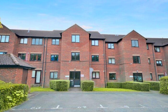 1 Bedroom Flat To Rent In Haslers Lane, Dunmow, CM6