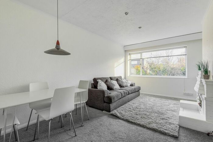 2 Bedroom Maisonette To Rent In Hope Park, Bromley BR1