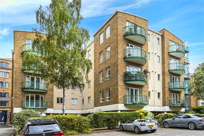 2 Bedroom Flat To Rent In Millennium Square, Shad Thames, London, SE1