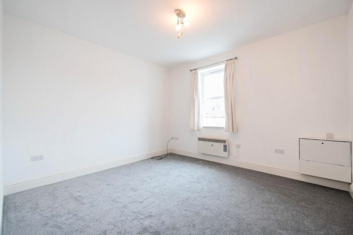 2 Bedroom Flat For Sale In Commercial Street, Tadcaster, LS24