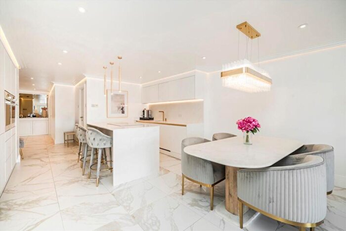 2 Bedroom Flat For Sale In Wapping High Street, London, E1W