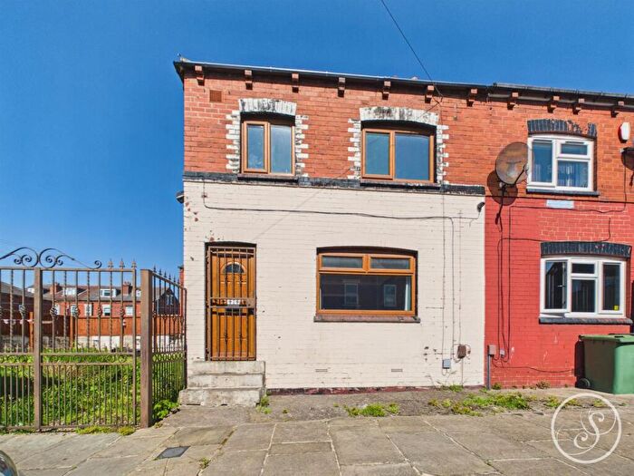 3 Bedroom Semi Detached House For Sale In Glensdale Street, Leeds, LS9