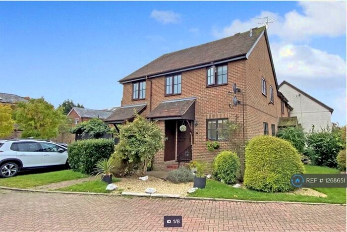 2 Bedroom Maisonette To Rent In Old Town Close, Beaconsfield, HP9