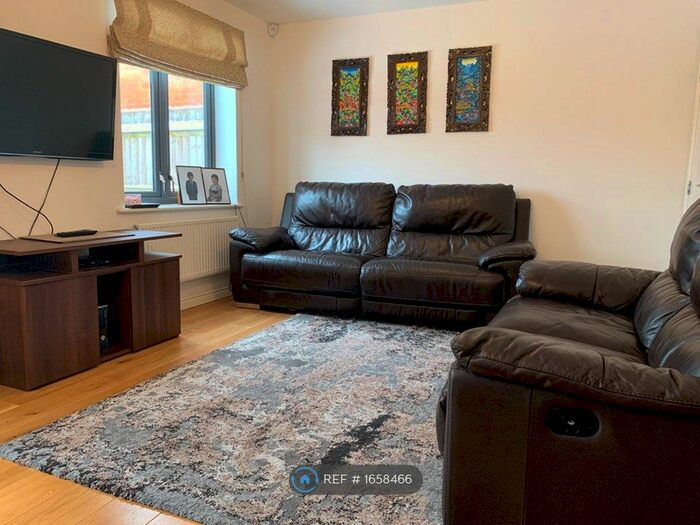 3 Bedroom Semi-Detached House To Rent In Lawrence Grove, Uxbridge, UB10