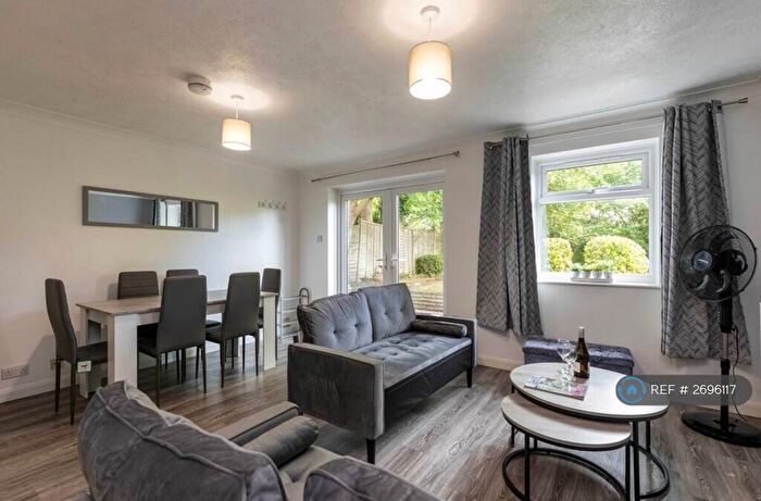 4 Bedroom Maisonette To Rent In Crawley Road, Horsham, RH12