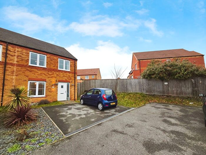 3 Bedroom Town House For Sale In Brattice Way, Mapplewell, Barnsley, S75
