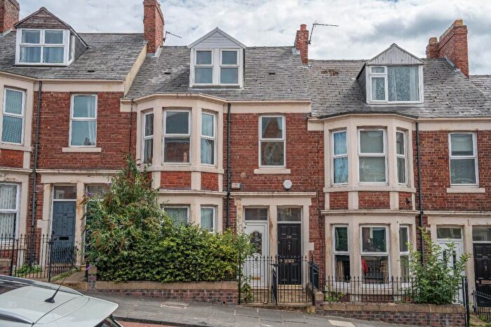 4 Bedroom Maisonette For Sale In Whitehall Road, Bensham, Gateshead, Tyne And Wear, NE8