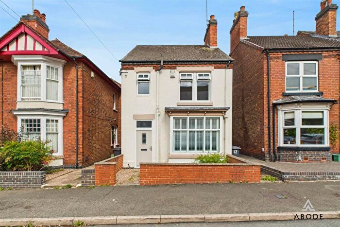 3 Bedroom Detached House For Sale In Kensington Road, Winshill, DE15
